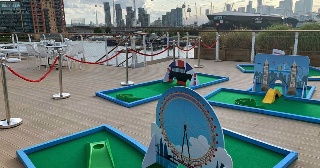 Putterfingers crazy golf hired at top UK venues