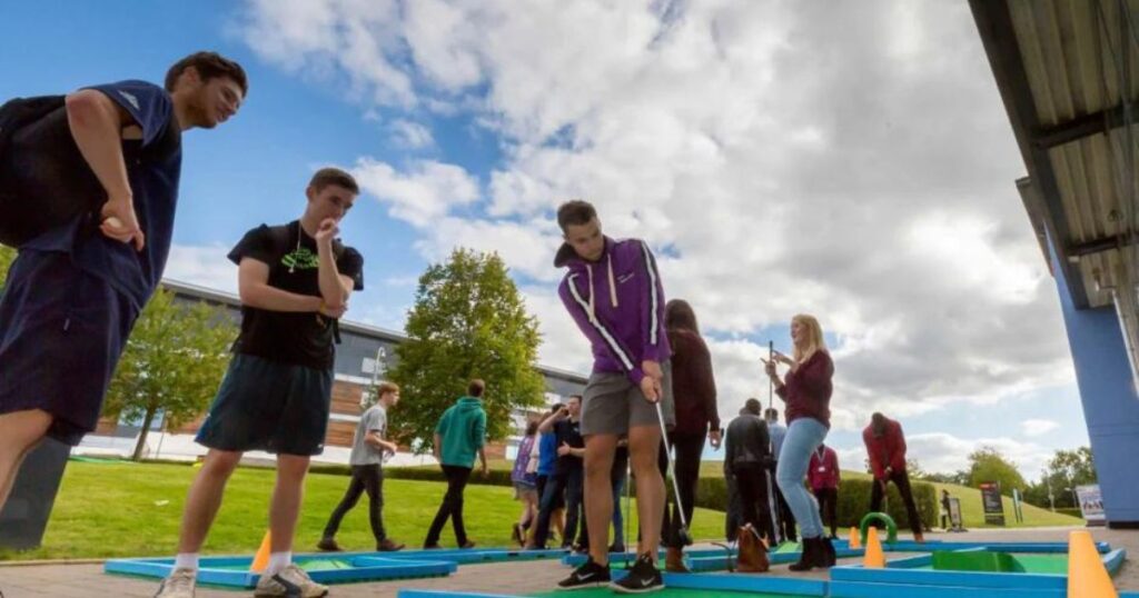 Why Choose Mini Golf for University Students